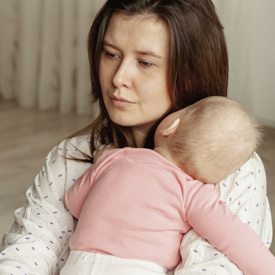Imagem mother-with-her-child-home 1 1